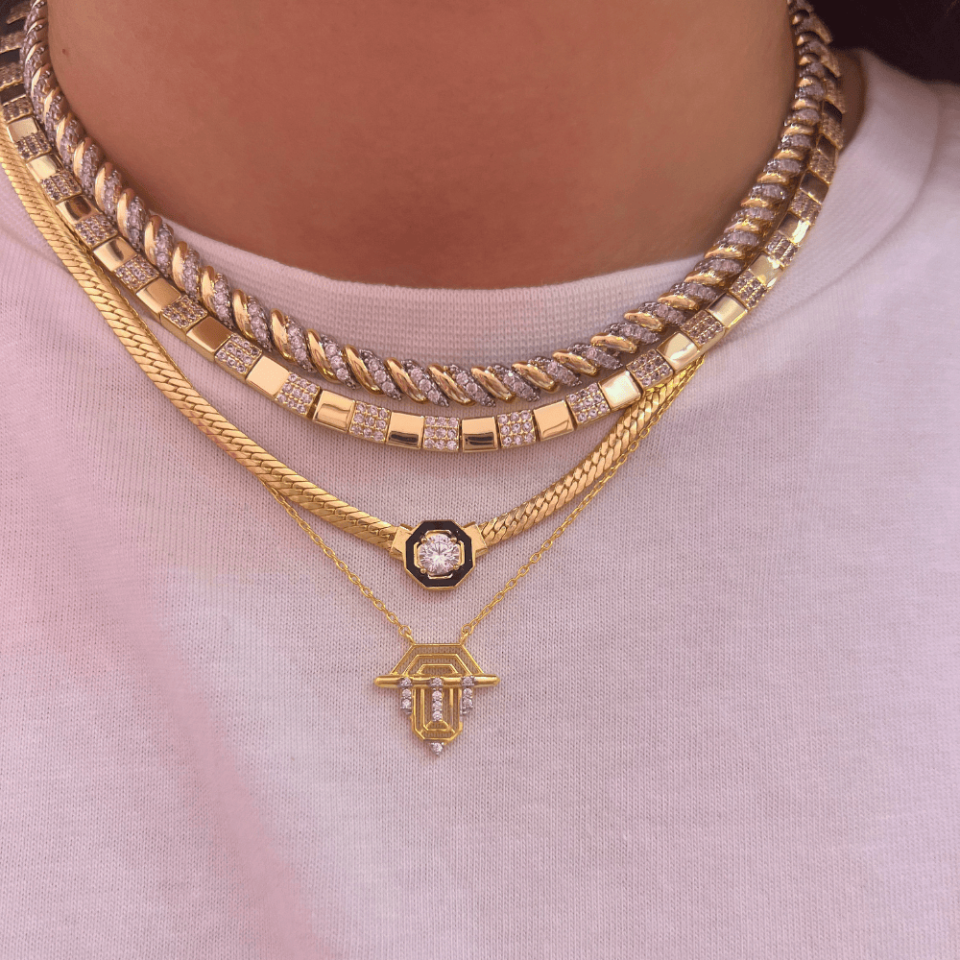 Gold Kare Taşlı Döküm Plaka Kolye